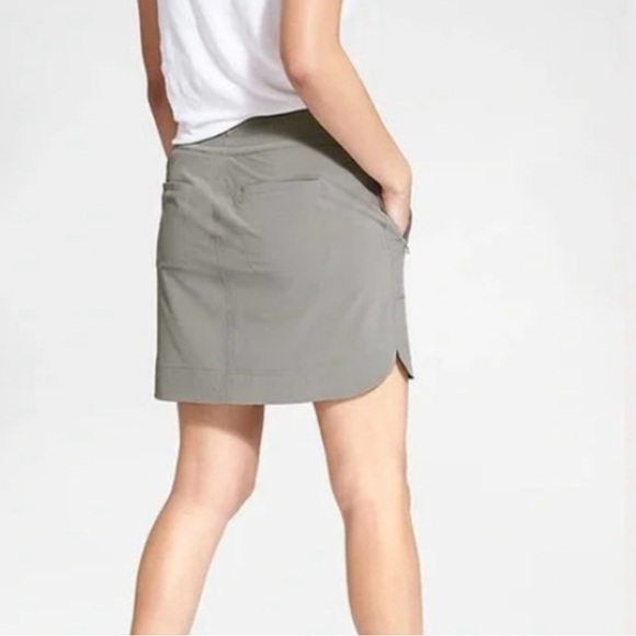 Athleta :: Chelsea Cargo Pocket Lined:: Skort :: Size 6 - Picture 2 of 11